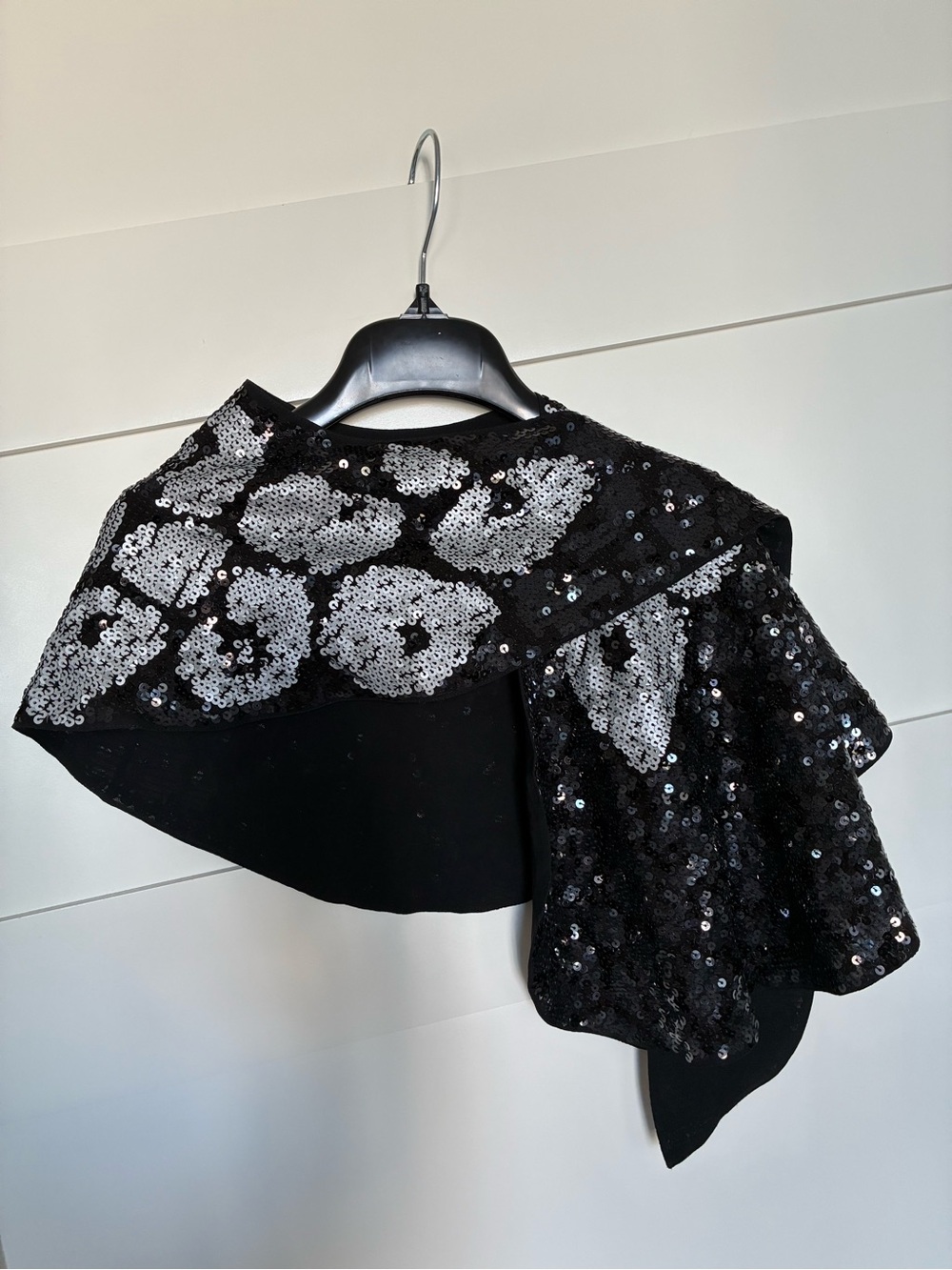 BCBGMAXAZRIA OS Black & Silver Sequin Leopard Print Cape / Wrap
